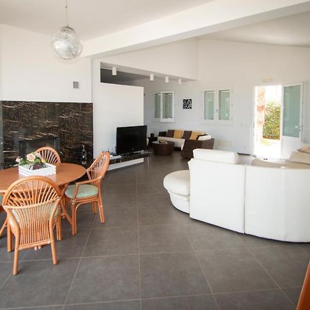 Villa Afrodite | Luxury Villa And Pool Кустоначи Экстерьер фото